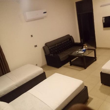 Al-Fateh Hotel Лахор Екстериор снимка