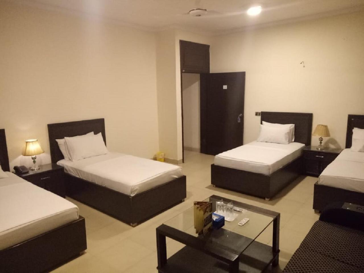 Al-Fateh Hotel Лахор Екстериор снимка